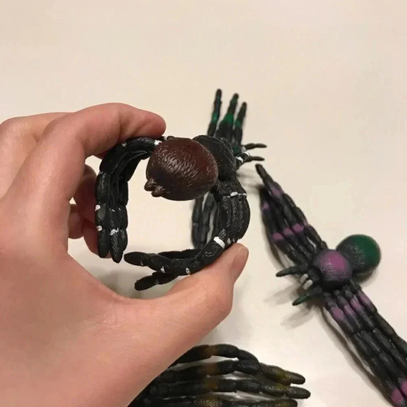 Black Spider Napkin Rings 1994 Bendable Halloween - Picture 7 of 8